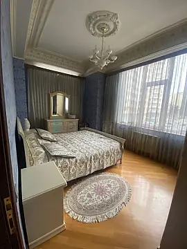 Satılır 4 otaqlı yeni tikili 170 m²