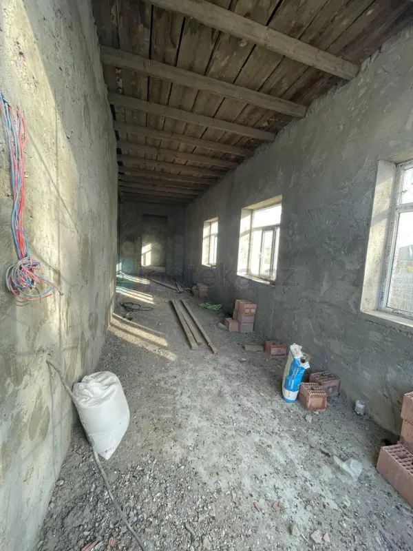 Satılır 6 otaqlı həyət evi 235 m²