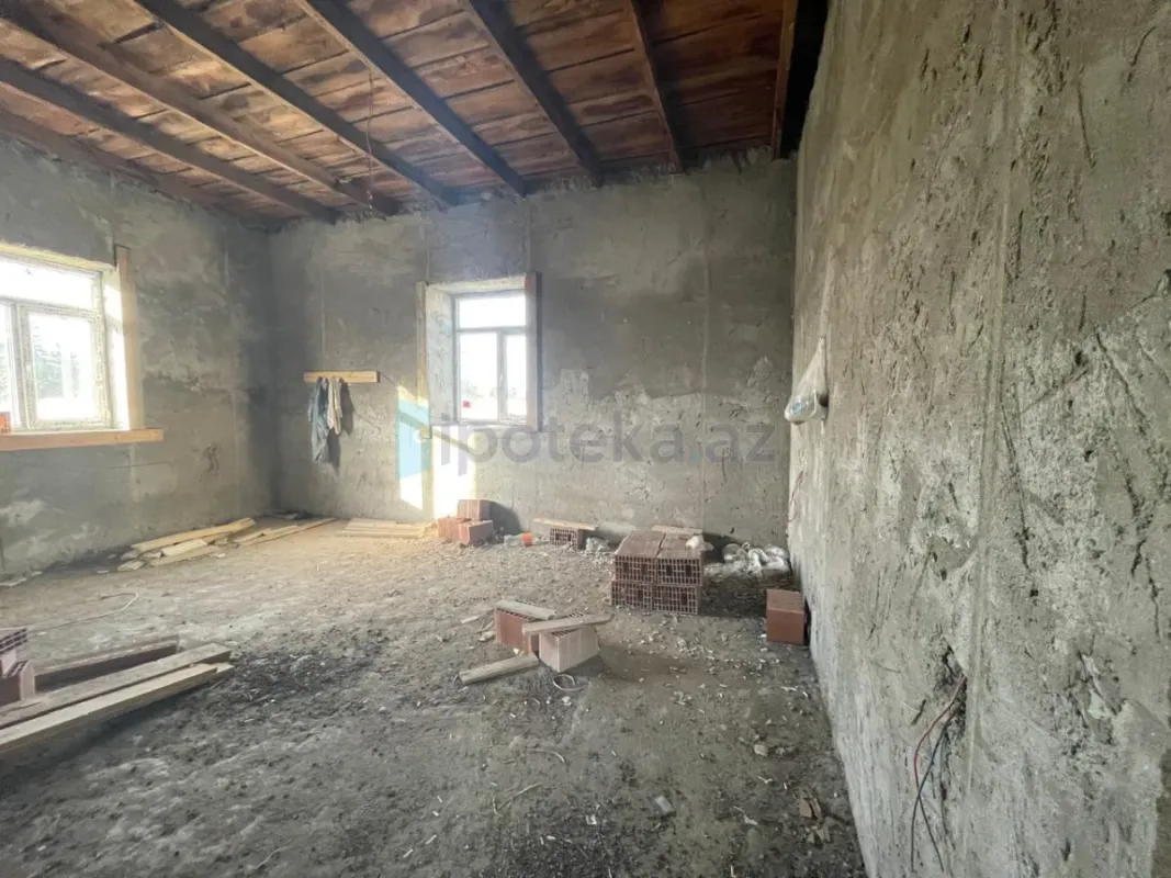 Satılır 6 otaqlı həyət evi 235 m²