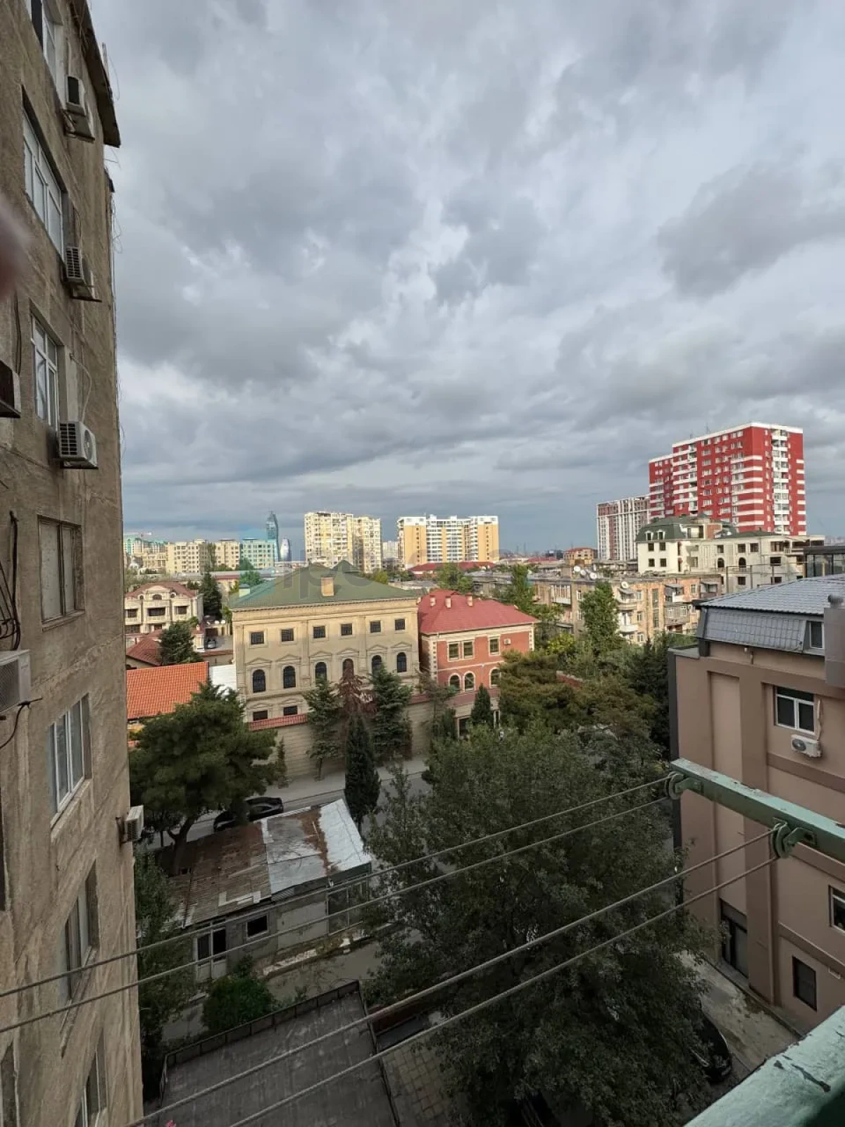 Satılır 3 otaqlı köhnə tikili 87 m²