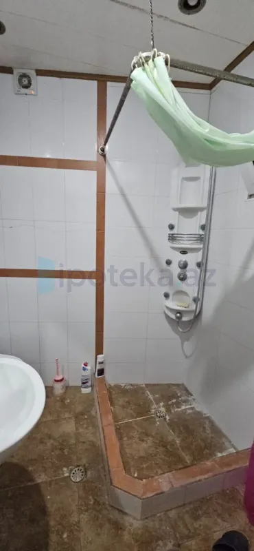 Satılır 3 otaqlı köhnə tikili 100 m²