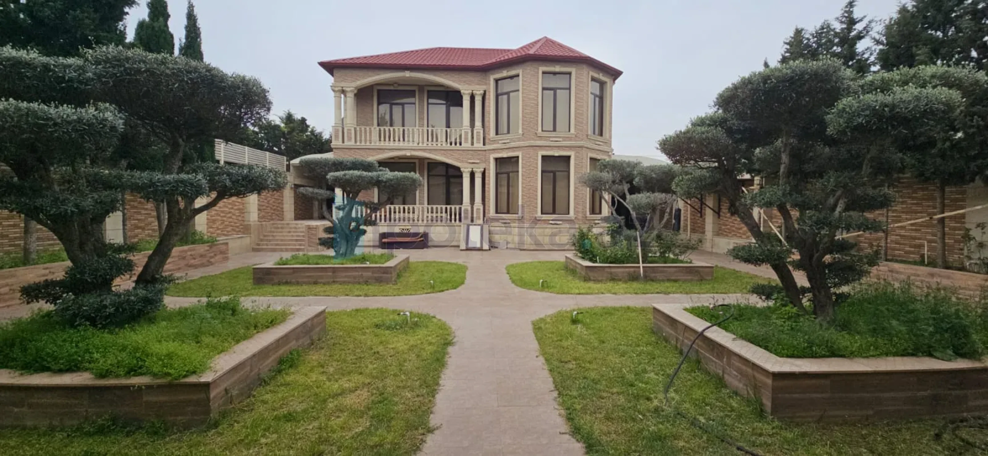 Satılır 5 otaqlı mənzil 350 m²