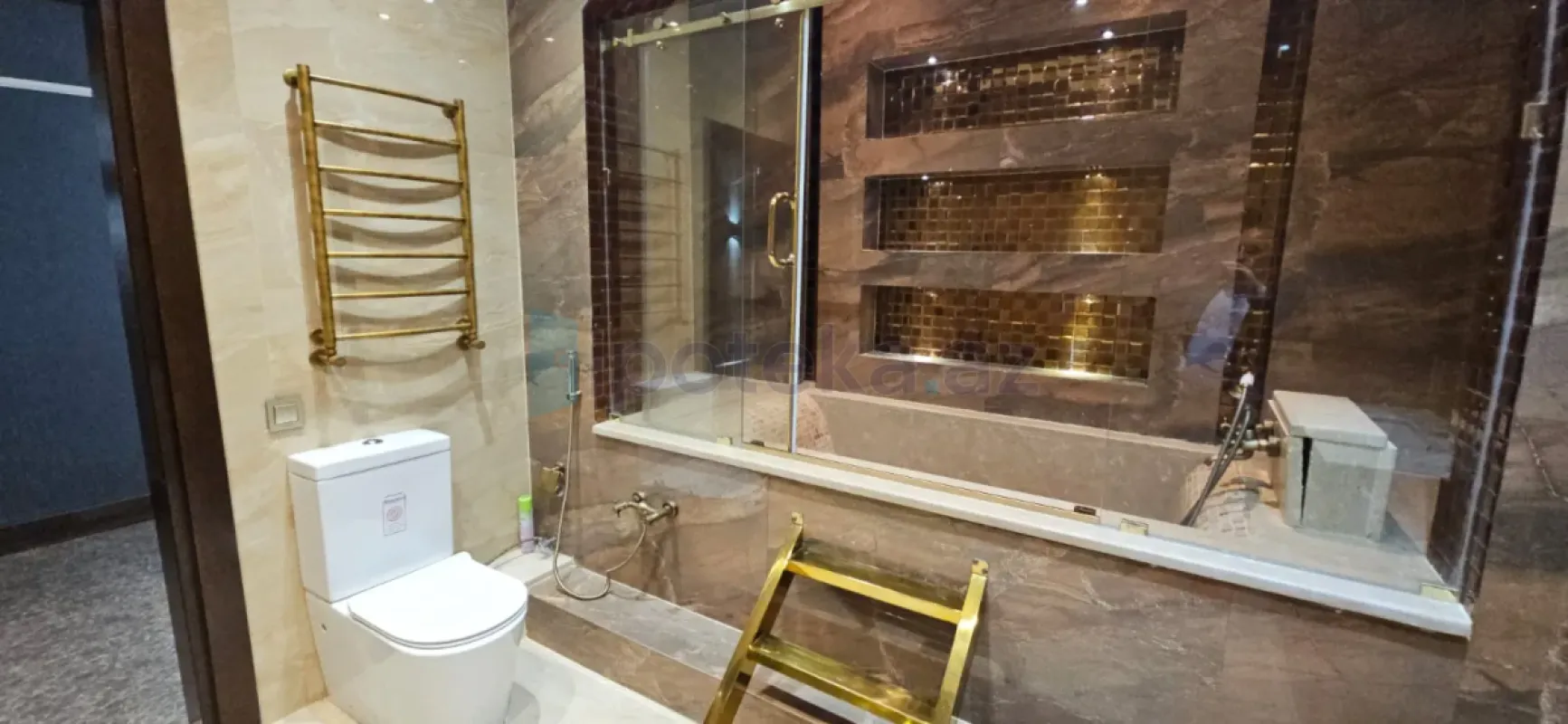 Satılır 5 otaqlı mənzil 350 m²