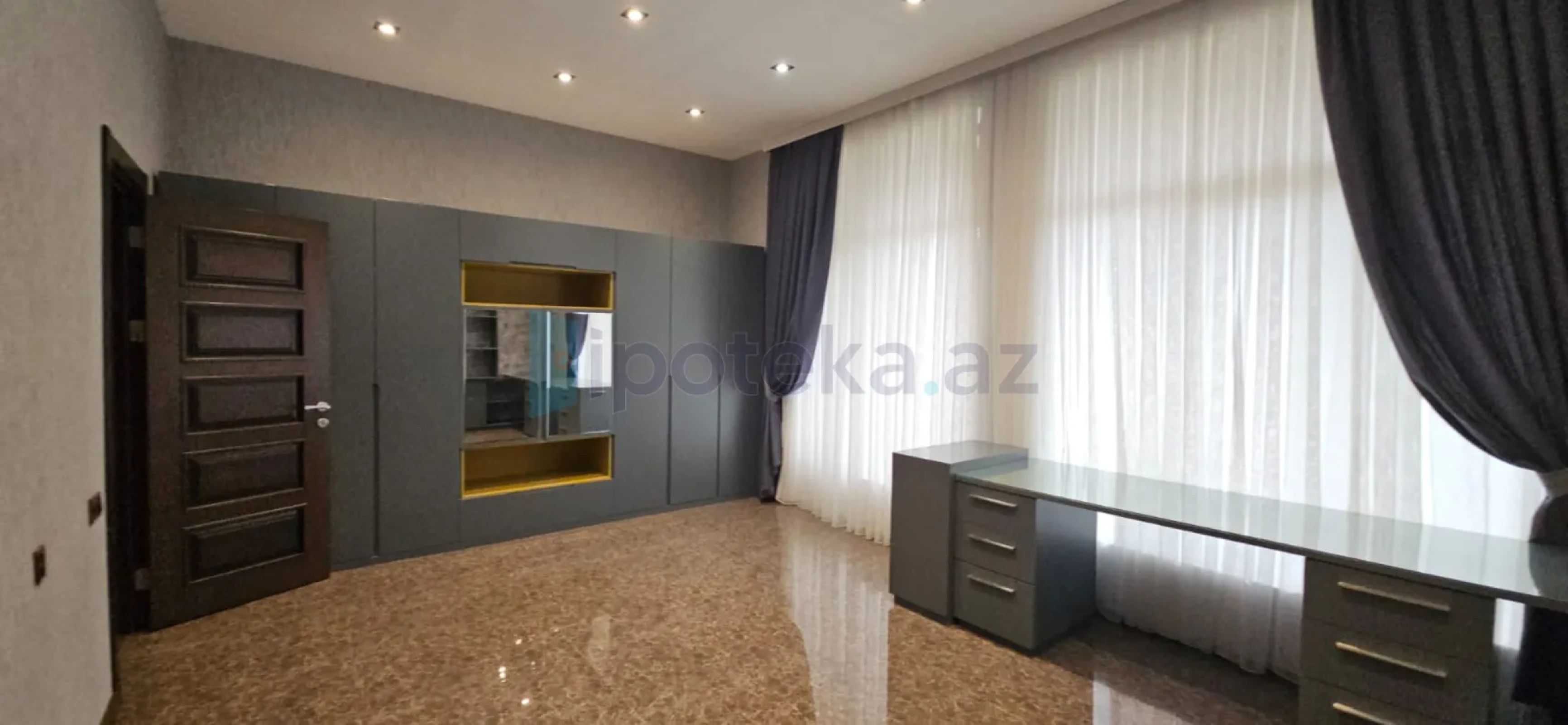 Satılır 5 otaqlı mənzil 350 m²