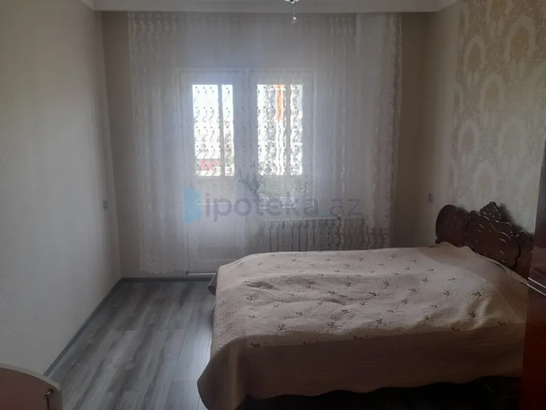 Satılır 4 otaqlı köhnə tikili 110 m²