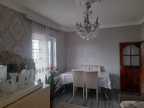 Satılır 4 otaqlı köhnə tikili 110 m²