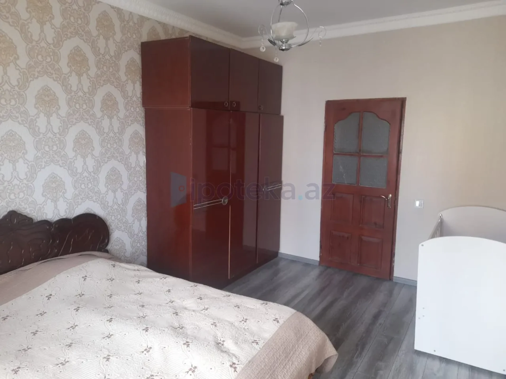 Satılır 4 otaqlı köhnə tikili 110 m²