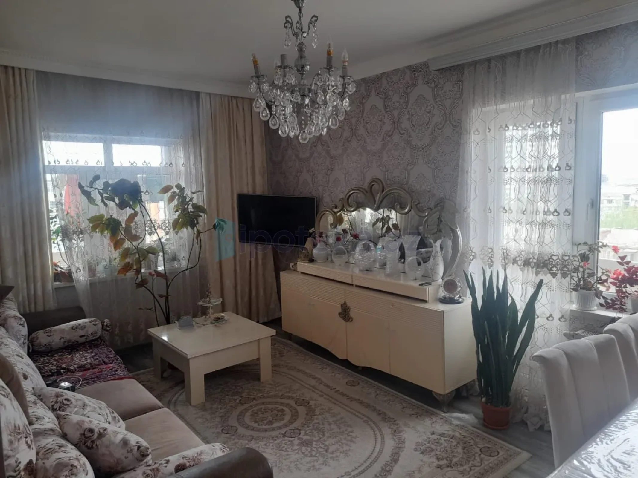 Satılır 4 otaqlı köhnə tikili 110 m²