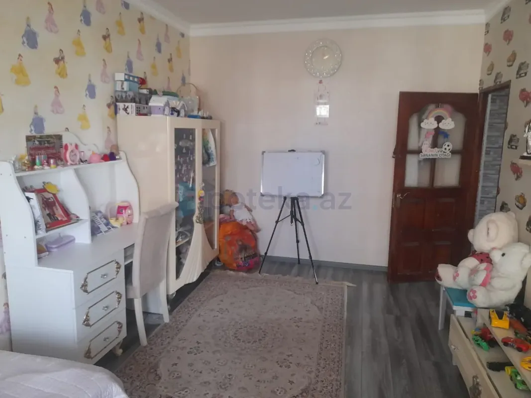 Satılır 4 otaqlı köhnə tikili 110 m²