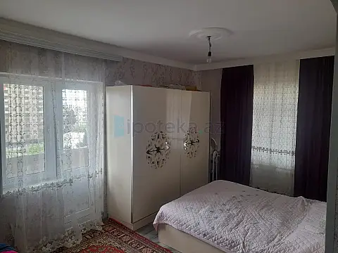 Satılır 4 otaqlı köhnə tikili 110 m²