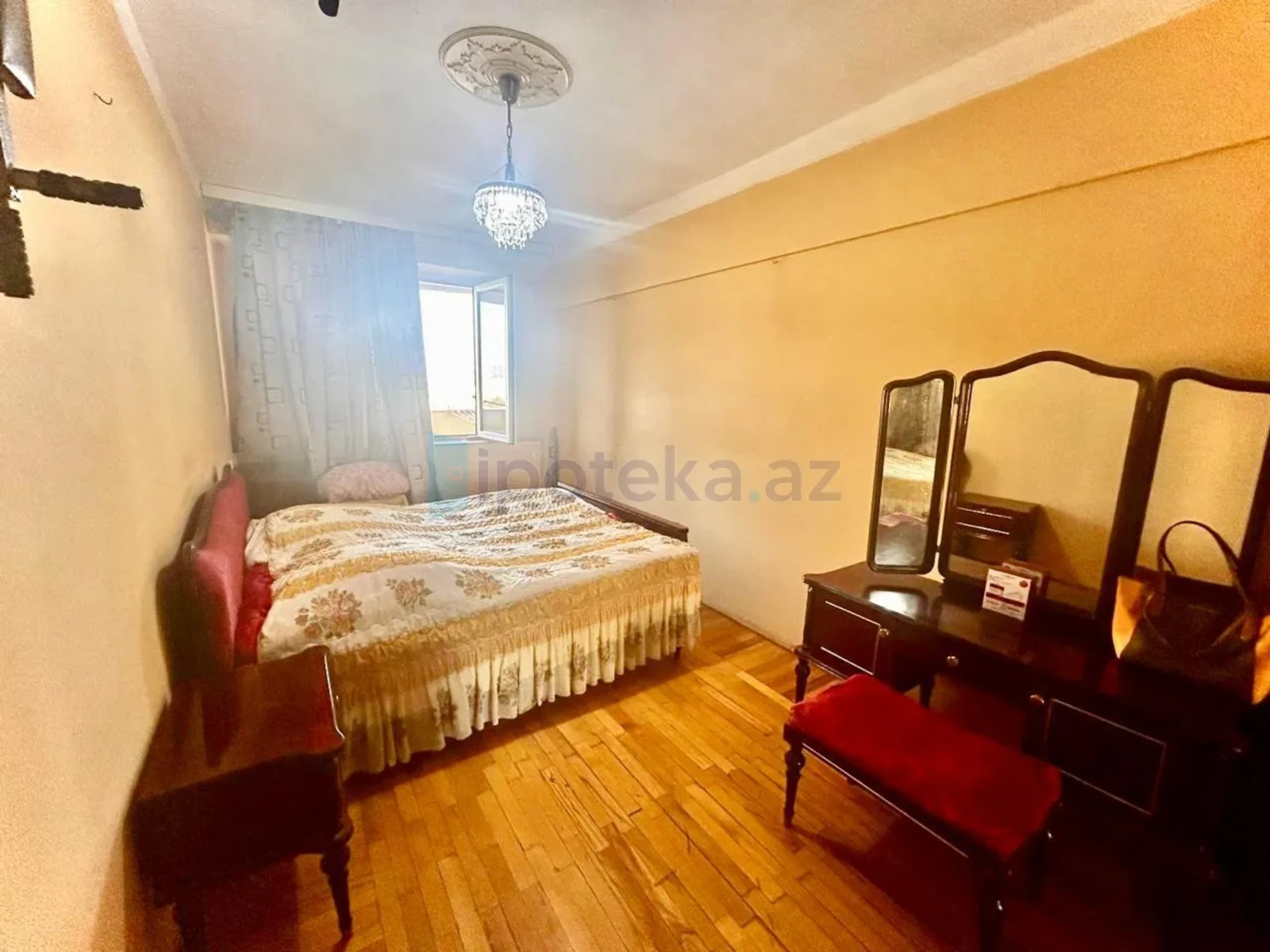 Satılır 3 otaqlı köhnə tikili 90 m²