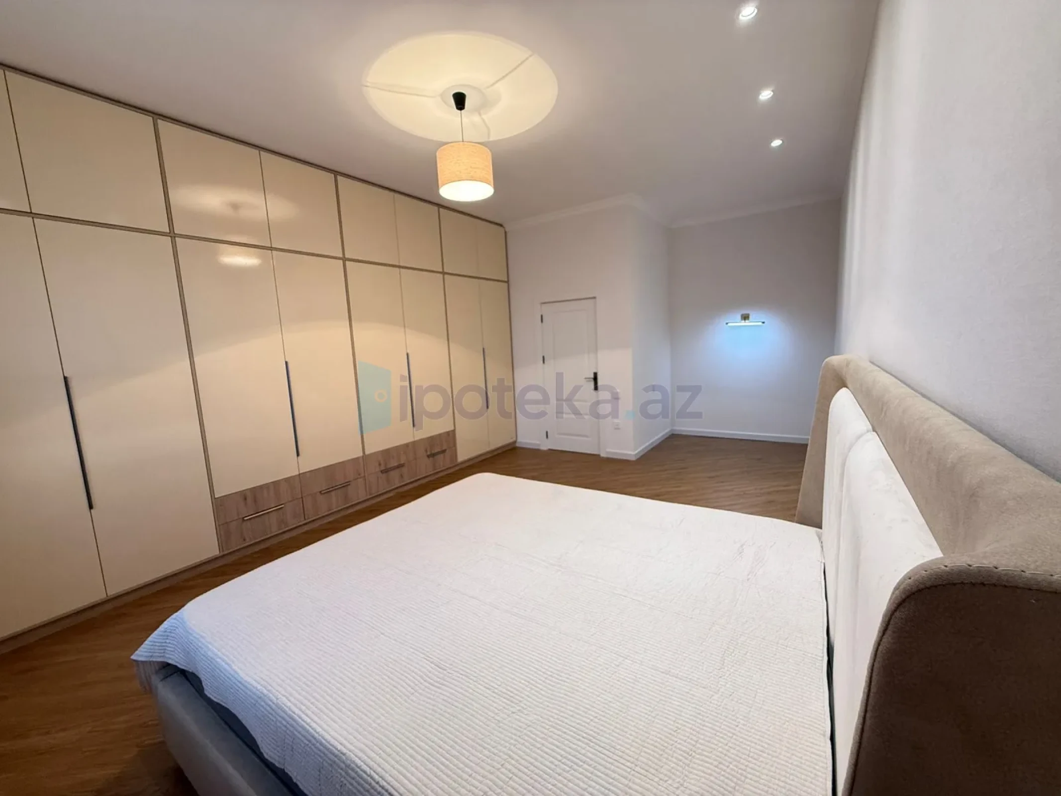 Satılır 5 otaqlı həyət evi