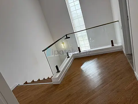 Satılır 5 otaqlı həyət evi