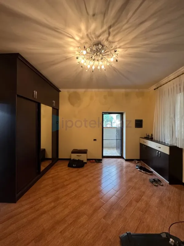 Satılır 9 otaqlı həyət evi 420 m²