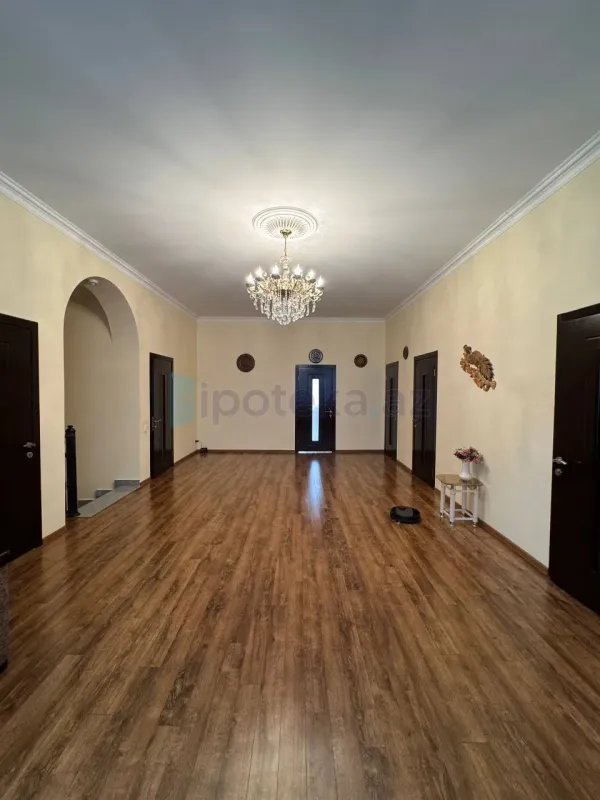 Satılır 9 otaqlı həyət evi 420 m²
