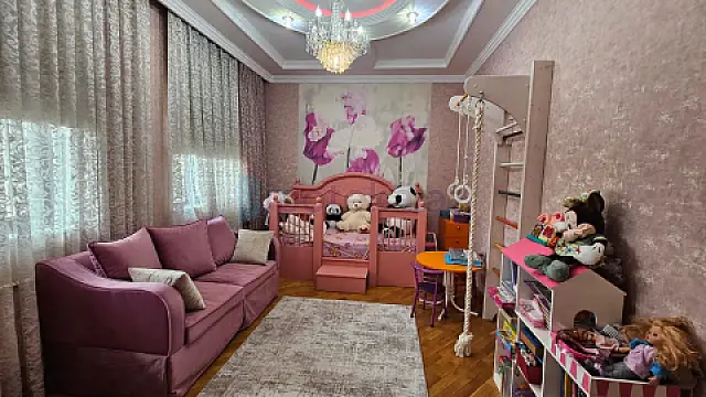 Satılır 10 otaqlı həyət evi 850 m²