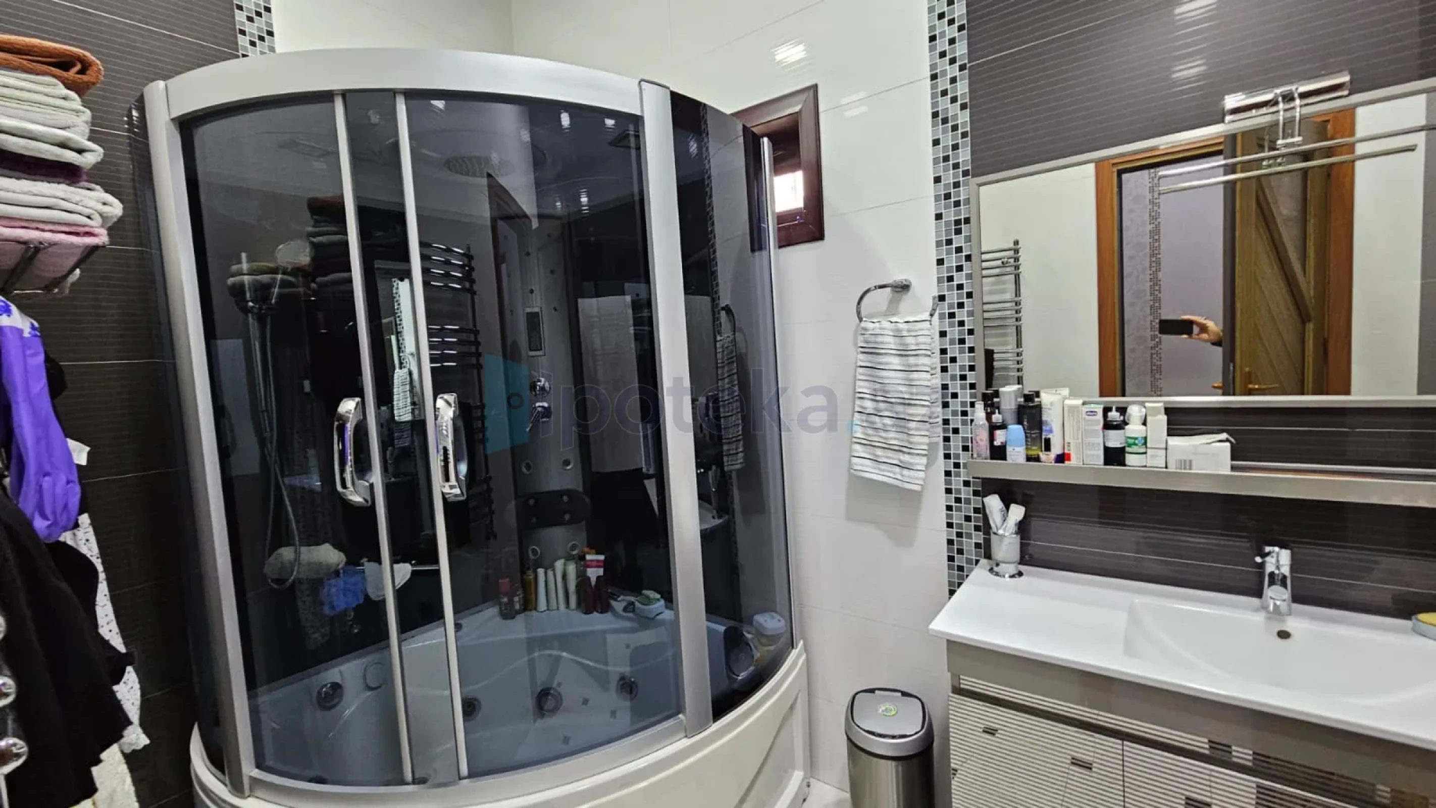 Satılır 10 otaqlı həyət evi 850 m²