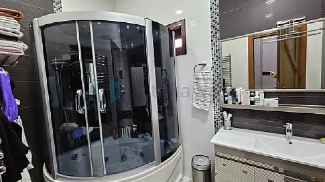 Satılır 10 otaqlı həyət evi 850 m²