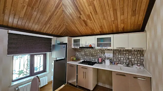 Satılır 10 otaqlı həyət evi 850 m²