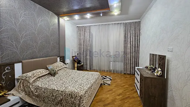 Satılır 10 otaqlı həyət evi 850 m²