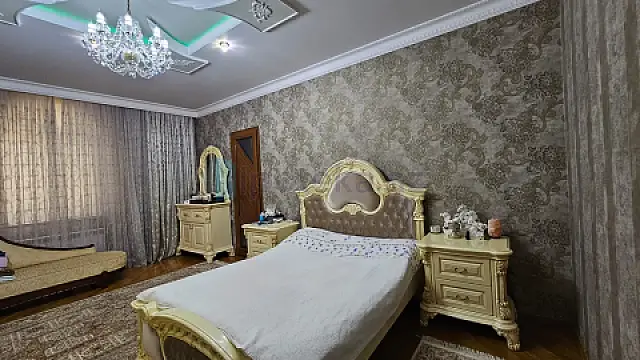Satılır 10 otaqlı həyət evi 850 m²
