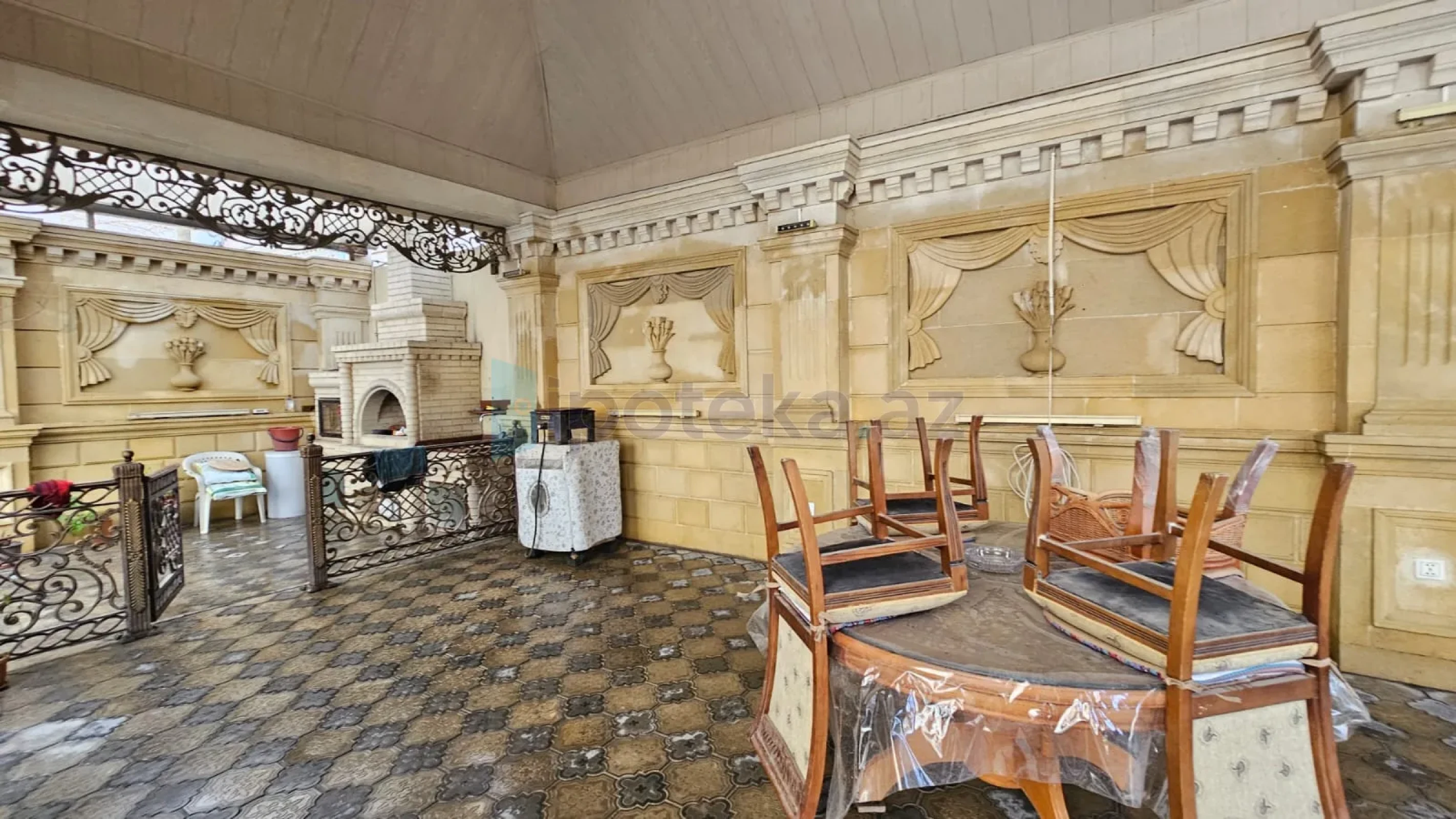 Satılır 10 otaqlı həyət evi 850 m²