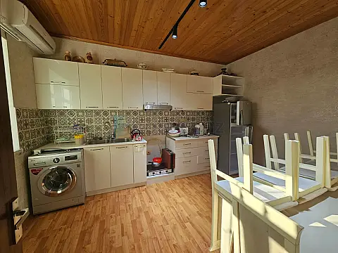 Satılır 4 otaqlı mənzil 150 m²