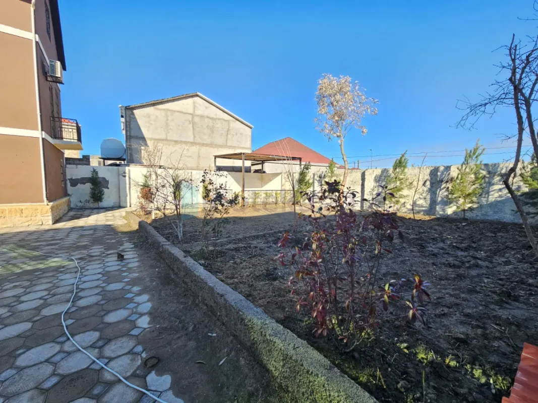 Satılır 4 otaqlı mənzil 150 m²