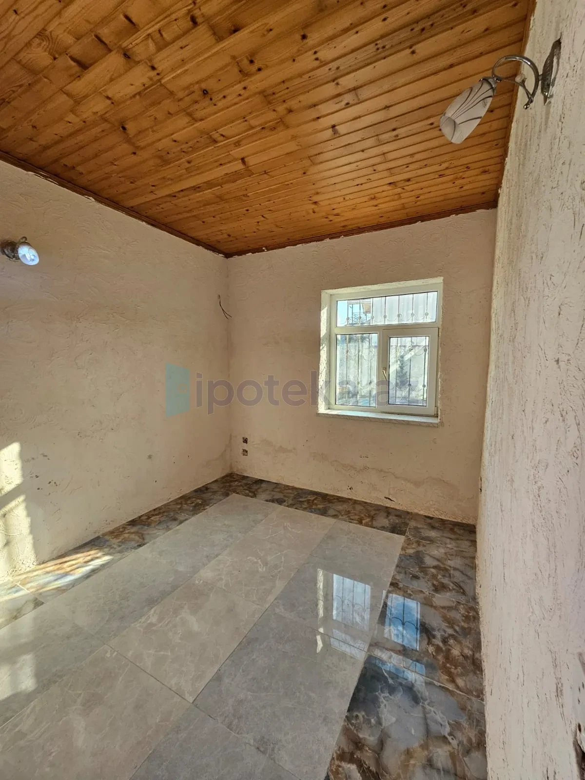 Satılır 4 otaqlı mənzil 150 m²