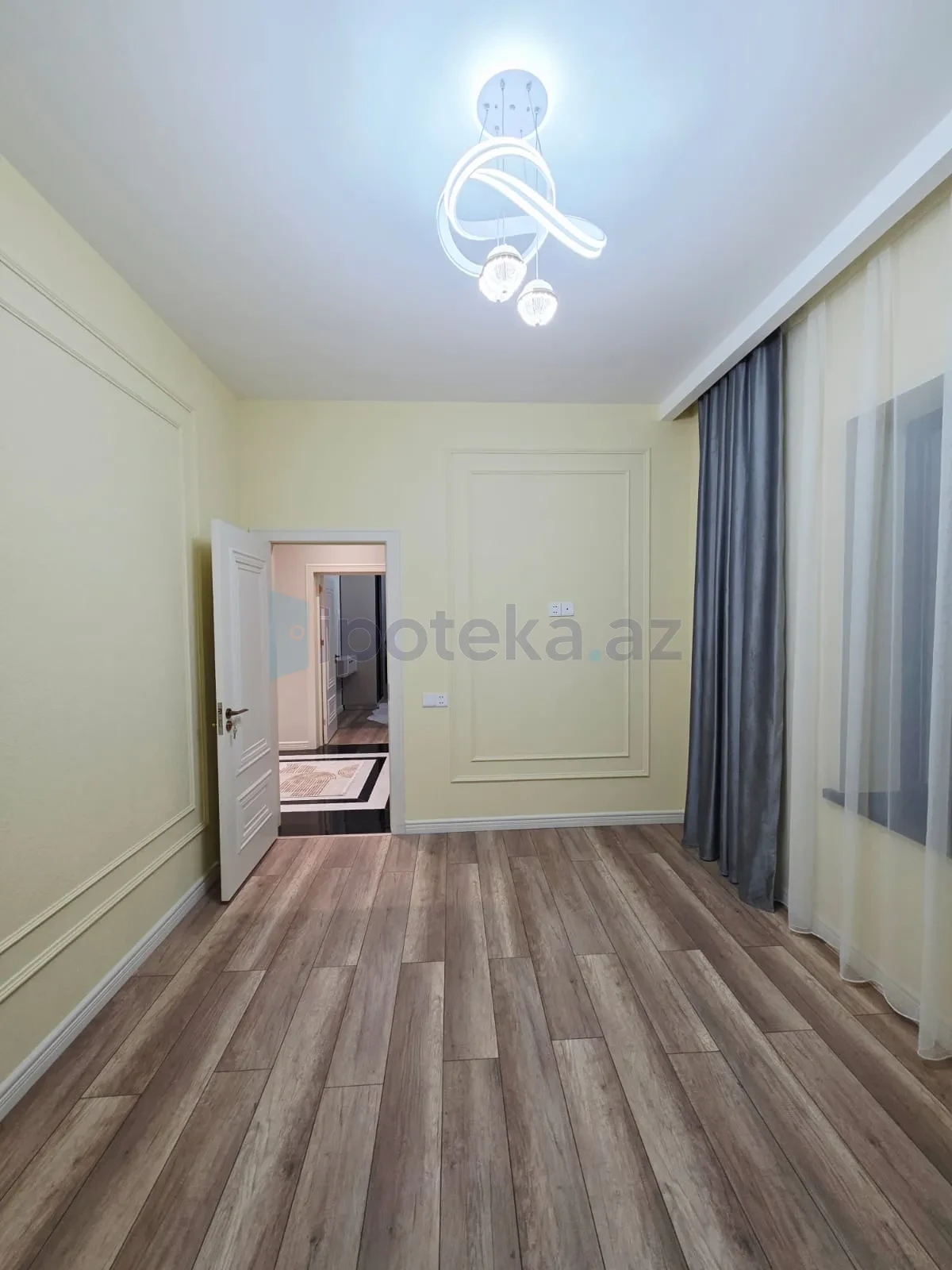 Satılır 4 otaqlı mənzil 160 m²