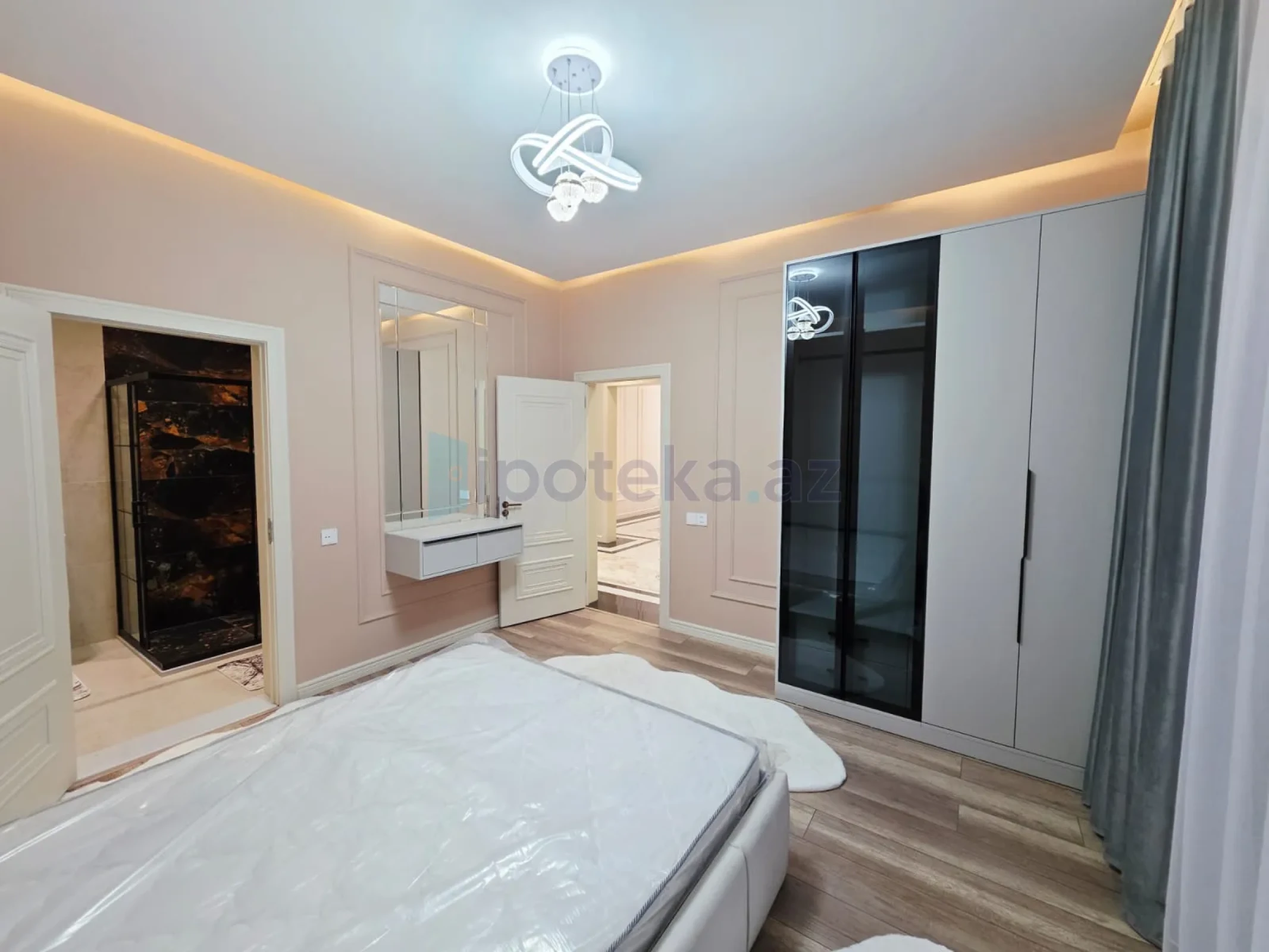 Satılır 4 otaqlı mənzil 160 m²