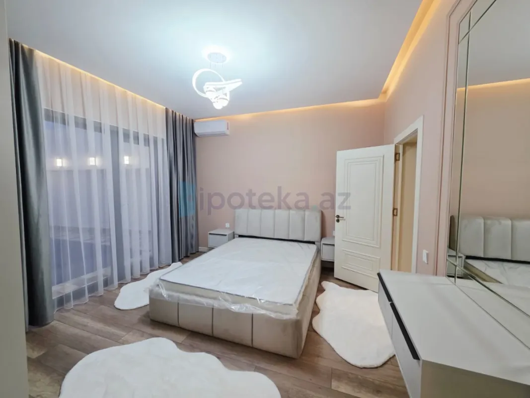 Satılır 4 otaqlı mənzil 160 m²