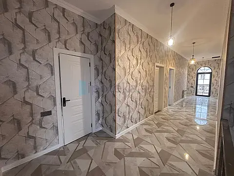 Satılır 4 otaqlı mənzil 210 m²