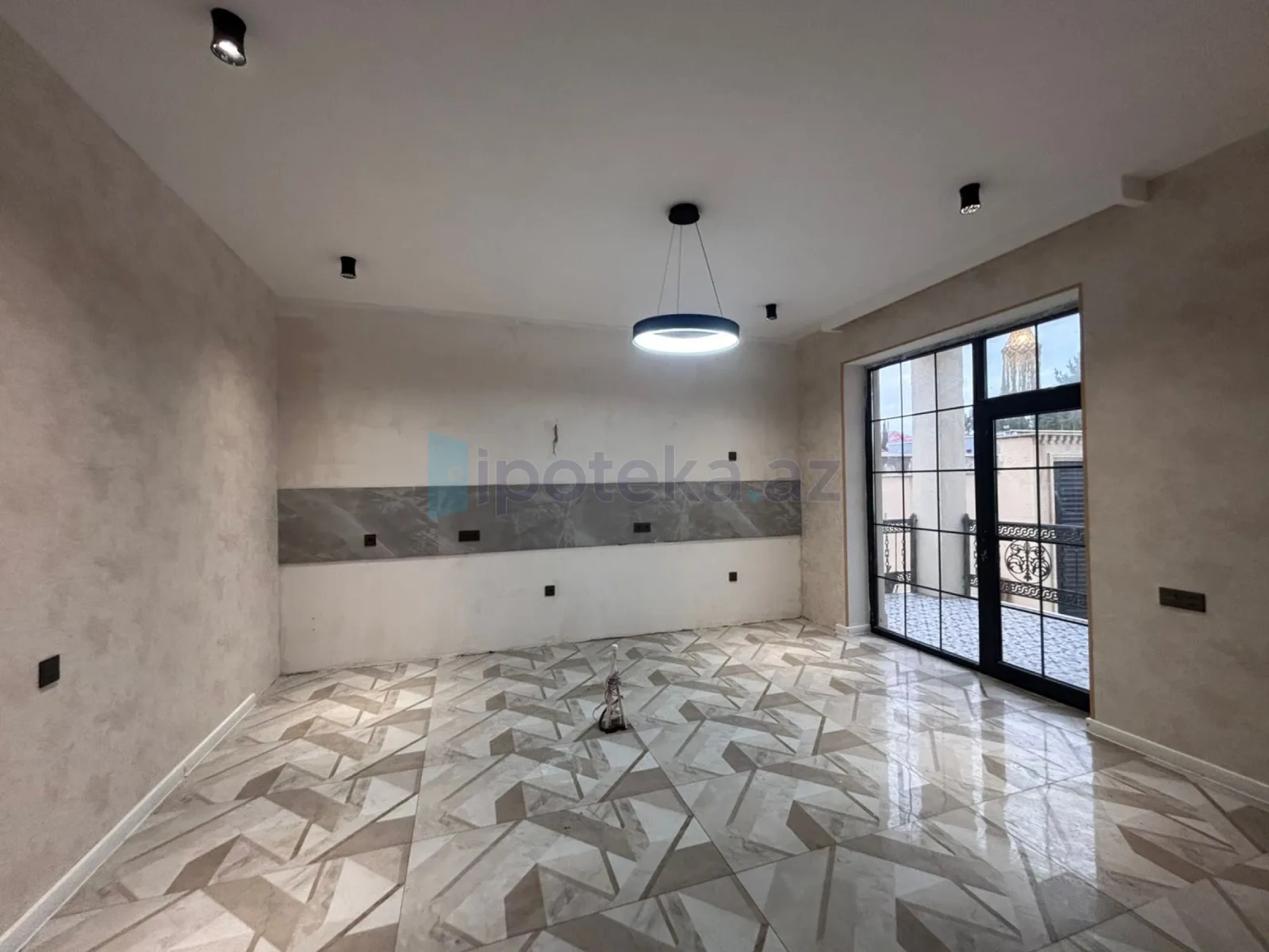 Satılır 4 otaqlı mənzil 210 m²