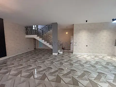 Satılır 4 otaqlı mənzil 210 m²