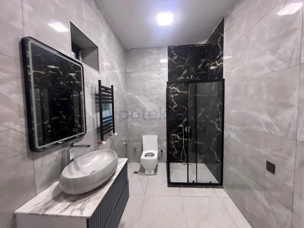 Satılır 4 otaqlı mənzil 210 m²