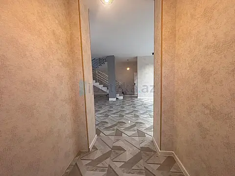 Satılır 4 otaqlı mənzil 210 m²