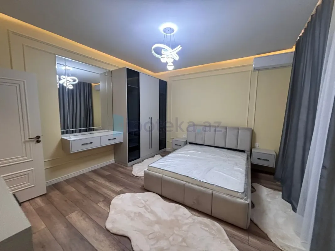 Satılır 4 otaqlı mənzil 165 m²
