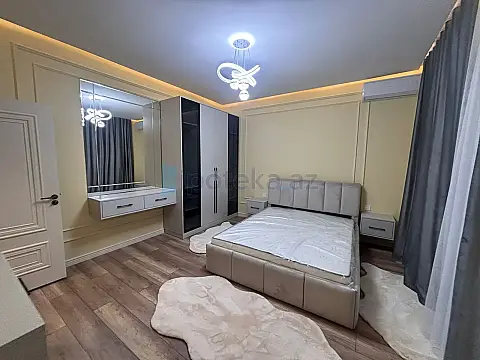 Satılır 4 otaqlı mənzil 165 m²