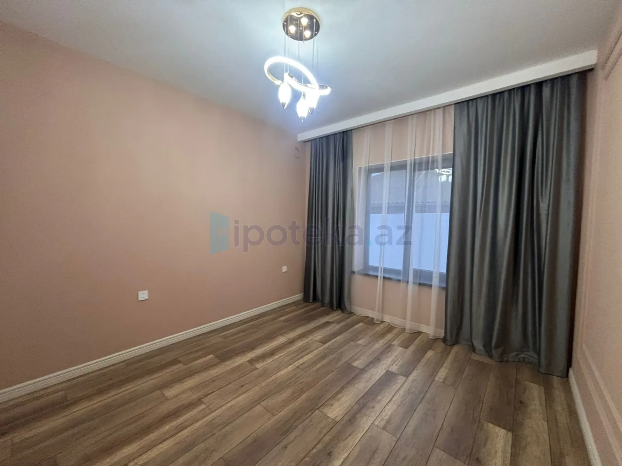 Satılır 4 otaqlı mənzil 165 m²