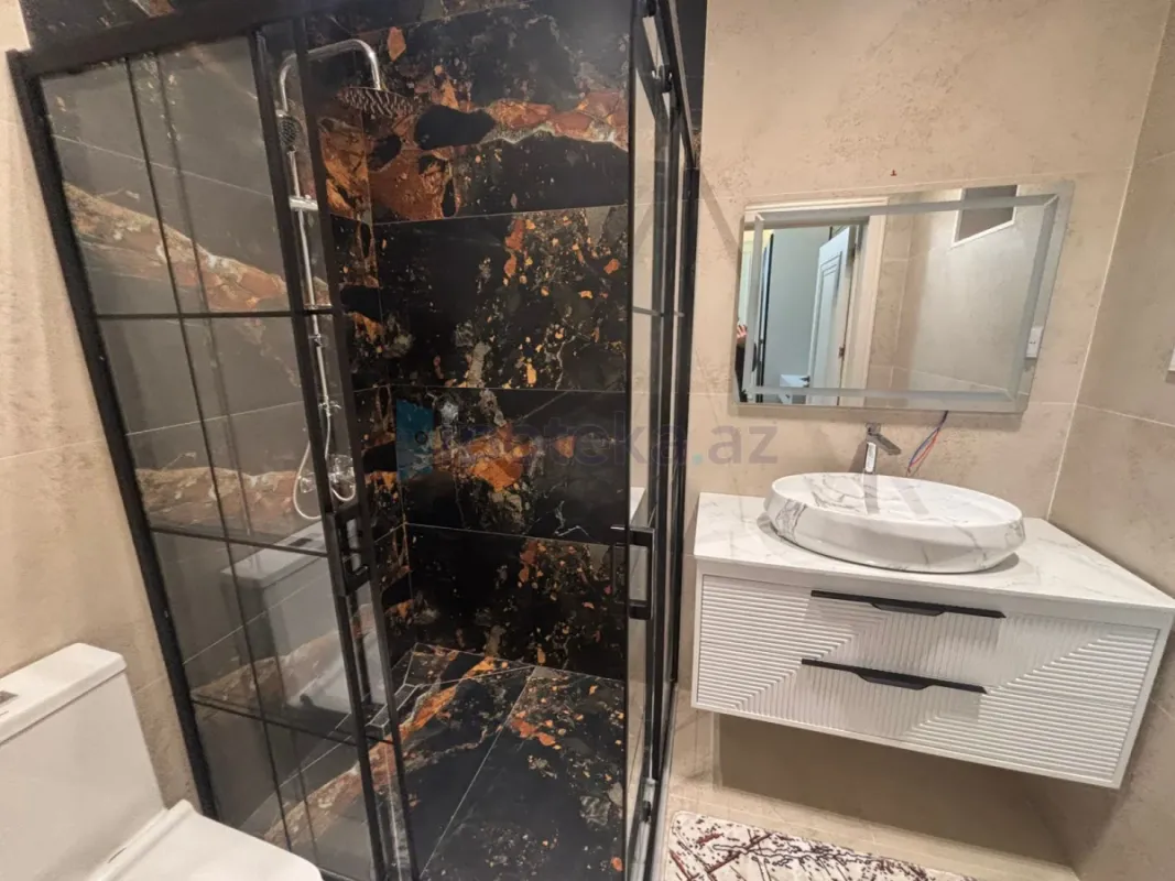 Satılır 4 otaqlı mənzil 165 m²