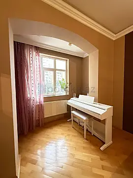 Satılır 3 otaqlı köhnə tikili 80 m²