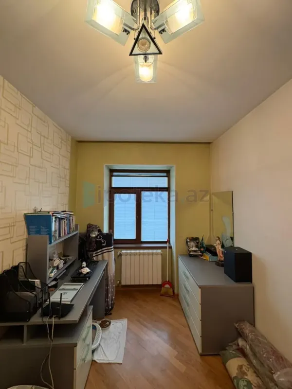 Satılır 3 otaqlı köhnə tikili 75 m²