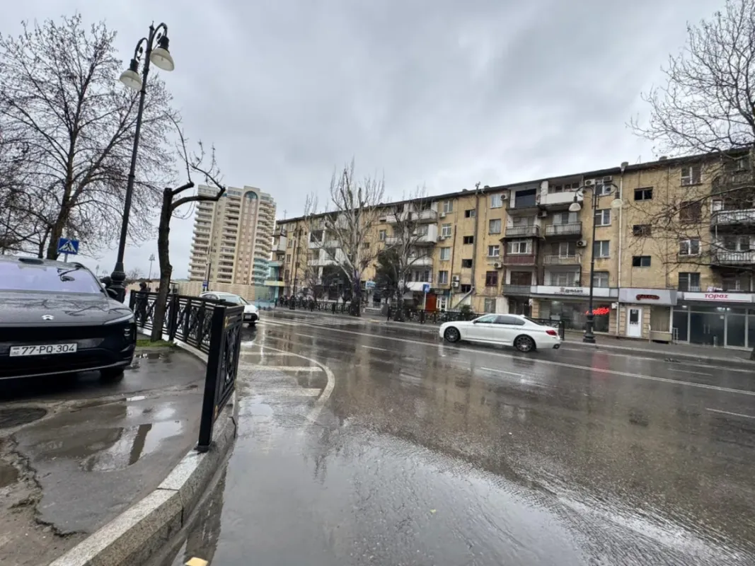 Satılır 3 otaqlı köhnə tikili 75 m²