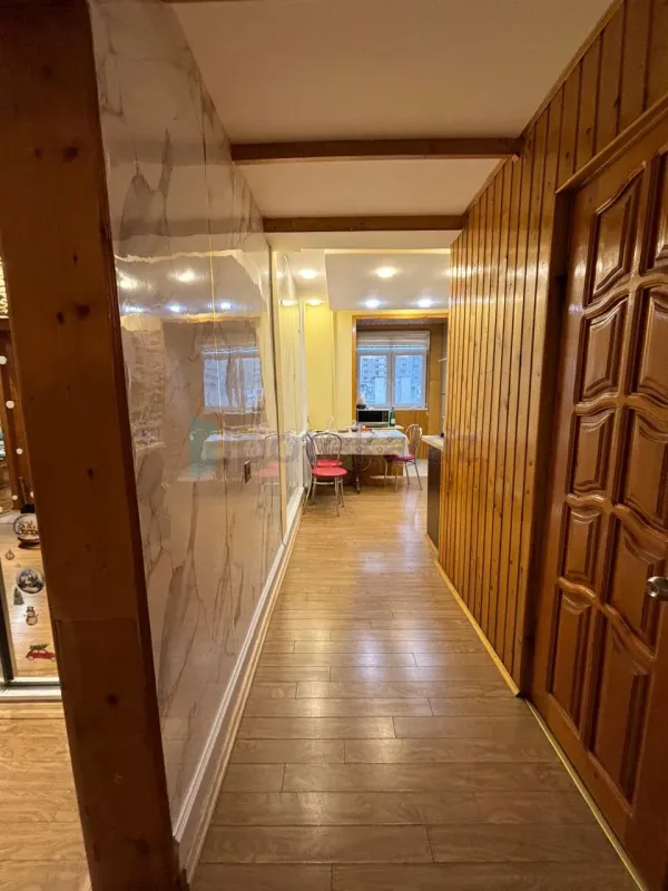 Satılır 4 otaqlı köhnə tikili 110 m²