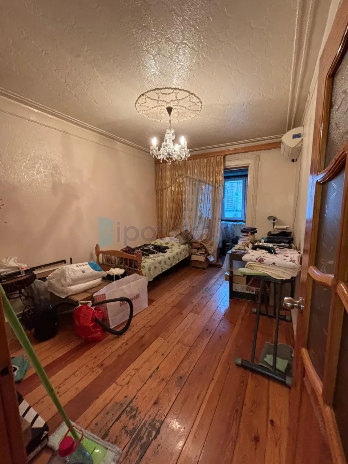 Satılır 4 otaqlı köhnə tikili 110 m²