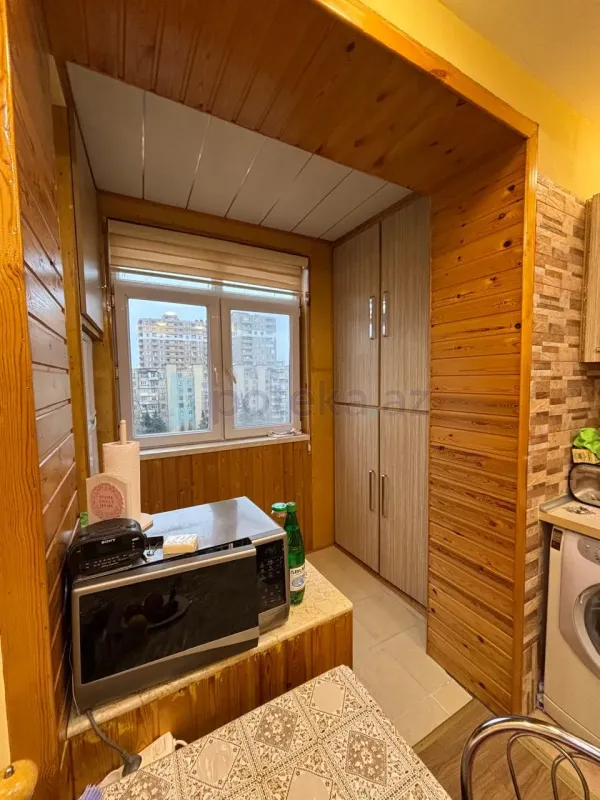 Satılır 4 otaqlı köhnə tikili 110 m²