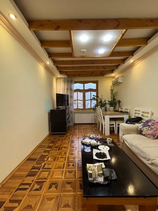 Satılır 4 otaqlı köhnə tikili 110 m²