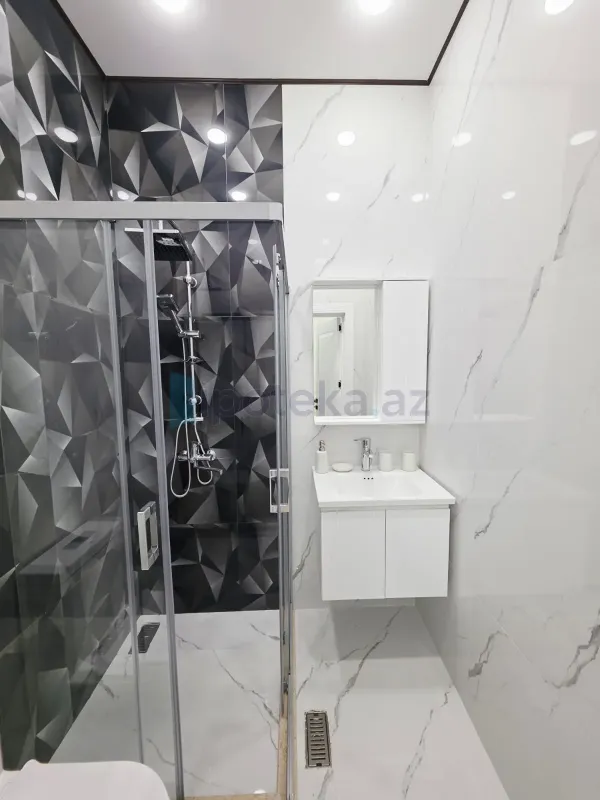Satılır 4 otaqlı mənzil 150 m²