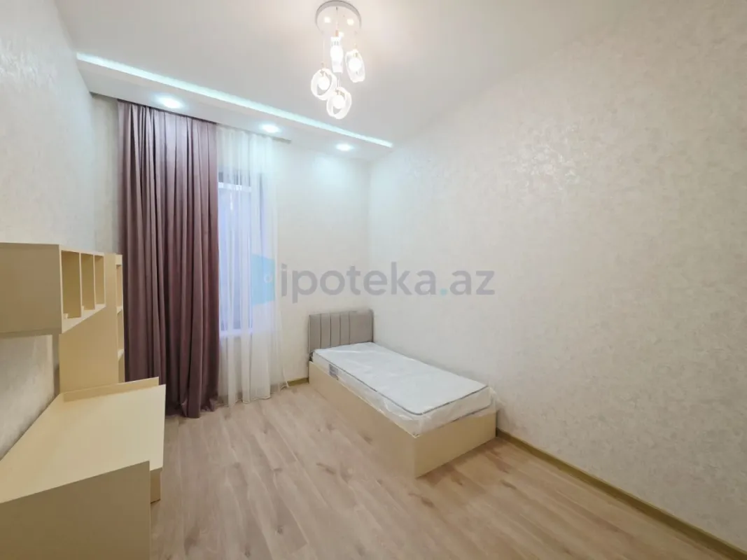 Satılır 4 otaqlı mənzil 150 m²